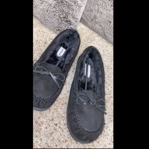 suede airwalk moccasin slippers w tag!! size 9